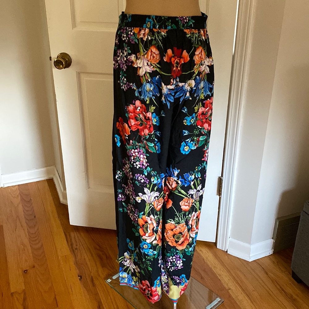 NWT sz S Johnny Was Flower Arch Wrap Pant, inseam is 30”, elastic waist/ tie